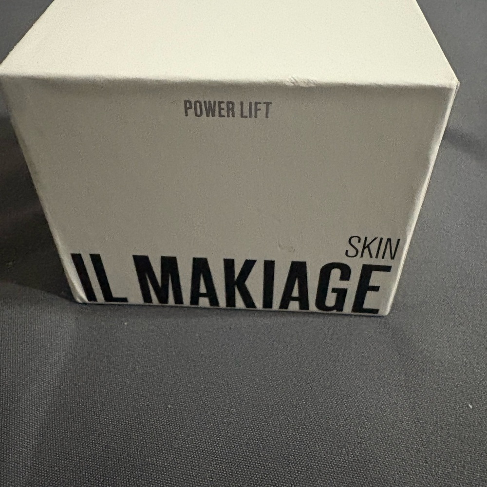 IL MAKIAGE Power Lift Skincare Box